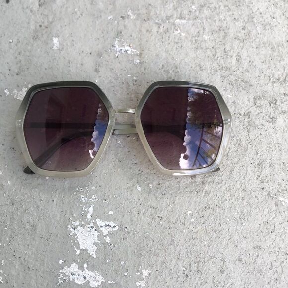 Laundry by Design sunglasses - Picture 1 of 4